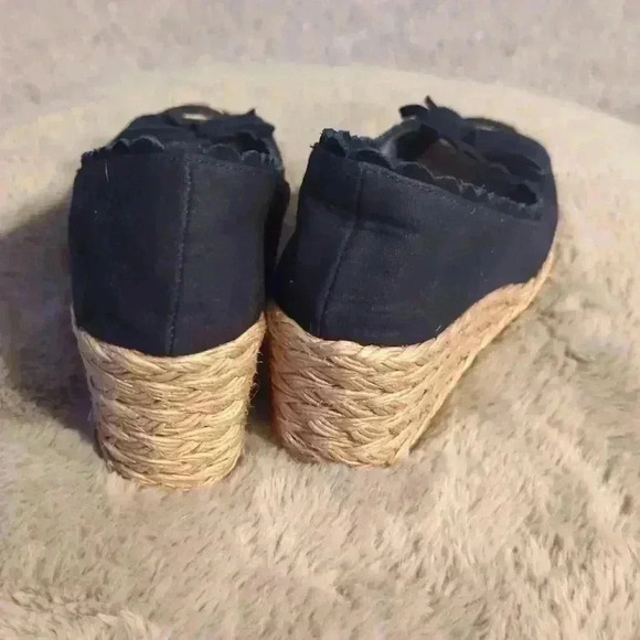 Lauren Ralph Lauren black wedge heels, size 6B, black - Picture 7 of 8